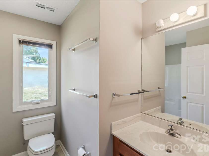 807 Silver Dapple Lane, Kernersville, NC 27284.  MLS# CAR4377004, YatesRealty ID 20643. 