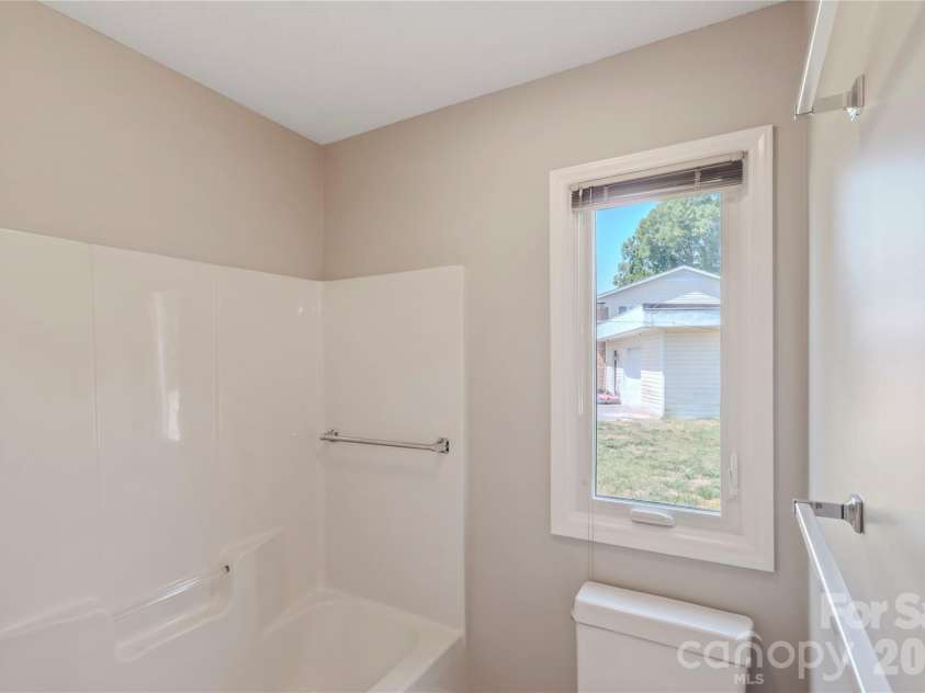 807 Silver Dapple Lane, Kernersville, NC 27284.  MLS# CAR4377004, YatesRealty ID 20643. 