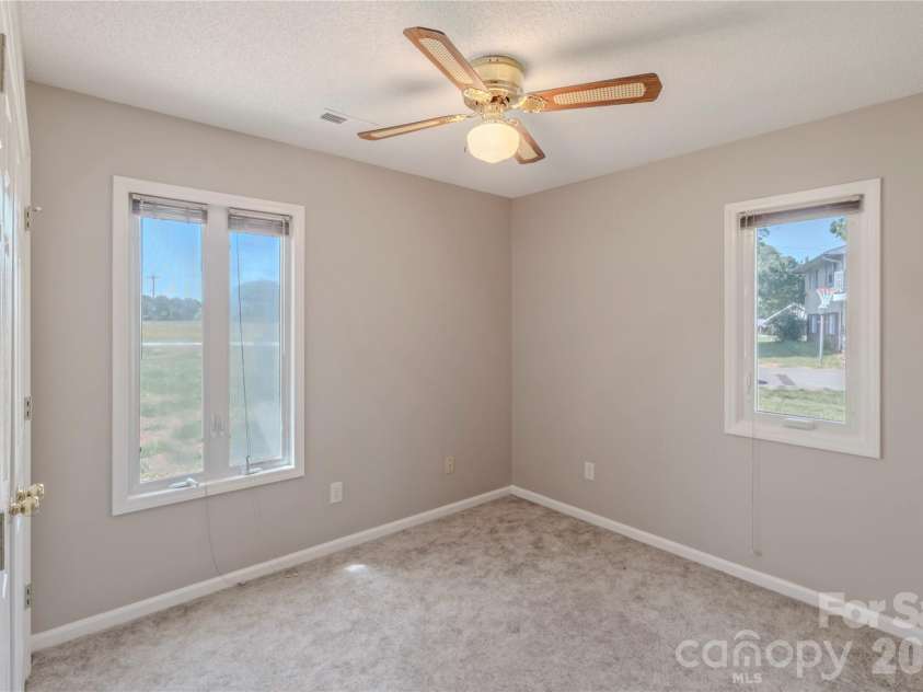 807 Silver Dapple Lane, Kernersville, NC 27284.  MLS# CAR4377004, YatesRealty ID 20643. 