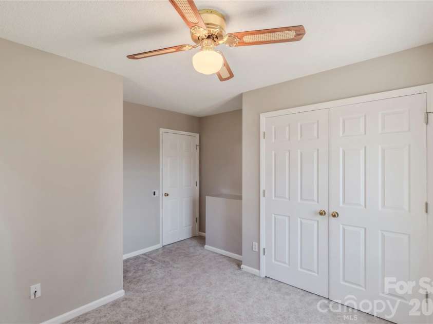 807 Silver Dapple Lane, Kernersville, NC 27284.  MLS# CAR4377004, YatesRealty ID 20643. 
