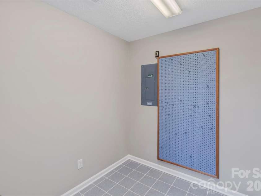 807 Silver Dapple Lane, Kernersville, NC 27284.  MLS# CAR4377004, YatesRealty ID 20643. 