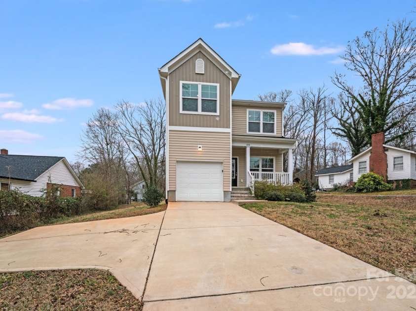 834 Flint Street, Lincolnton, NC 28092.  MLS# CAR4269378, YatesRealty ID 20643. 