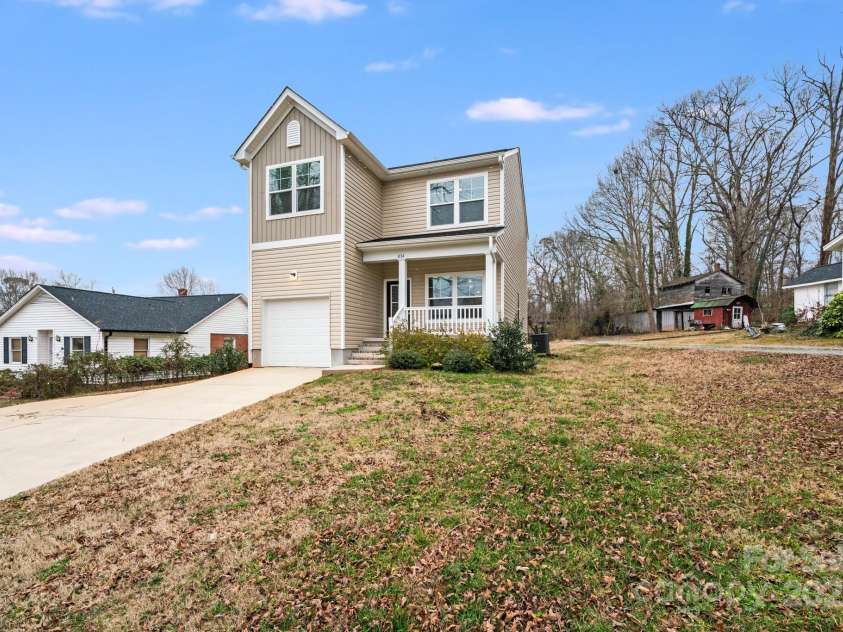 834 Flint Street, Lincolnton, NC 28092.  MLS# CAR4269378, YatesRealty ID 20643. 