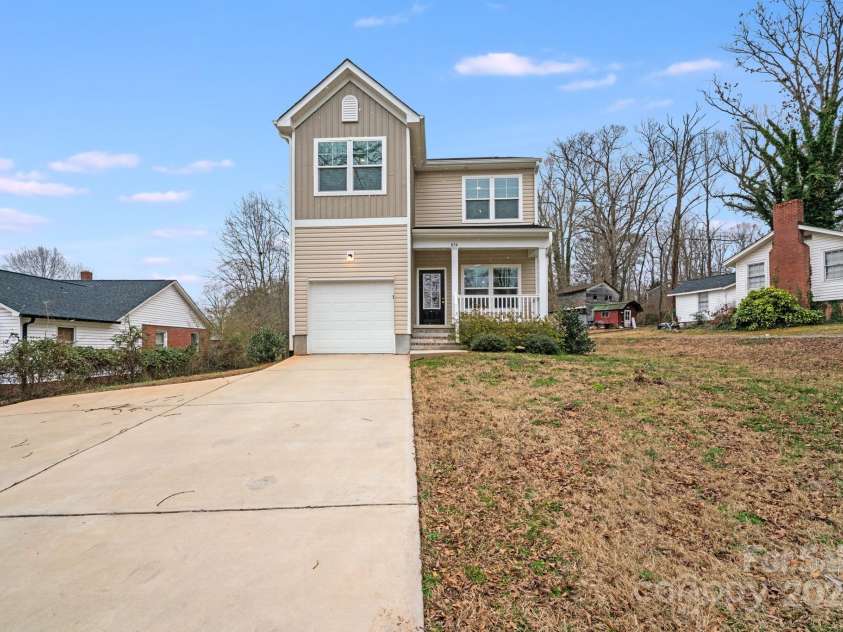 834 Flint Street, Lincolnton, NC 28092.  MLS# CAR4269378, YatesRealty ID 20643. 