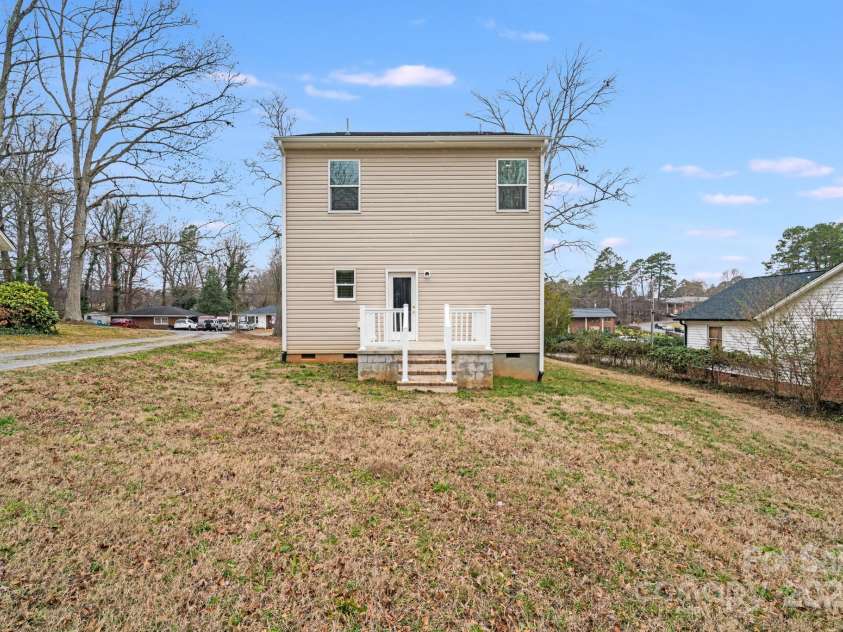 834 Flint Street, Lincolnton, NC 28092.  MLS# CAR4269378, YatesRealty ID 20643. 