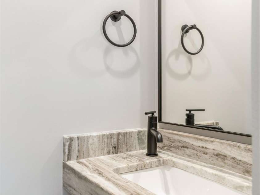 330 Balsam Road, Hendersonville, NC 28792.  MLS# CAR4261151, YatesRealty ID 20644. Half bath hallway