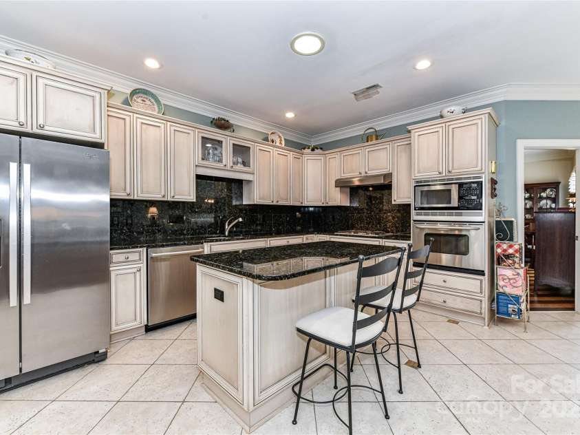 172 Harper Lee Street, Davidson, NC 28036.  MLS# CAR4249615, YatesRealty ID 20645. Stainless steel appliances in the Kitchen