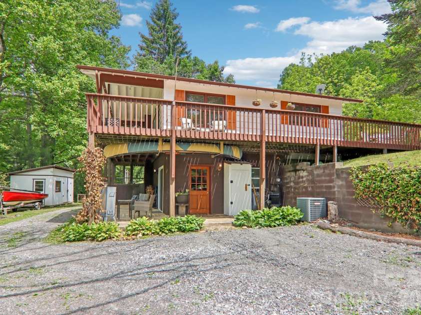 34 Lindsey Hill Lane, Zirconia, NC 28790.  MLS# CAR4376052, YatesRealty ID 20645. 