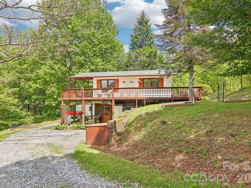 34 Lindsey Hill Lane, Zirconia, NC 28790.  MLS# CAR4376052, YatesRealty ID 20645. 