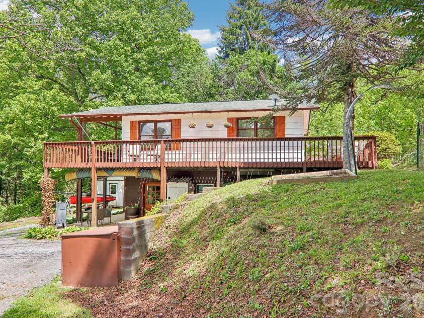 34 Lindsey Hill Lane, Zirconia, NC 28790.  MLS# CAR4376052, YatesRealty ID 20645. 