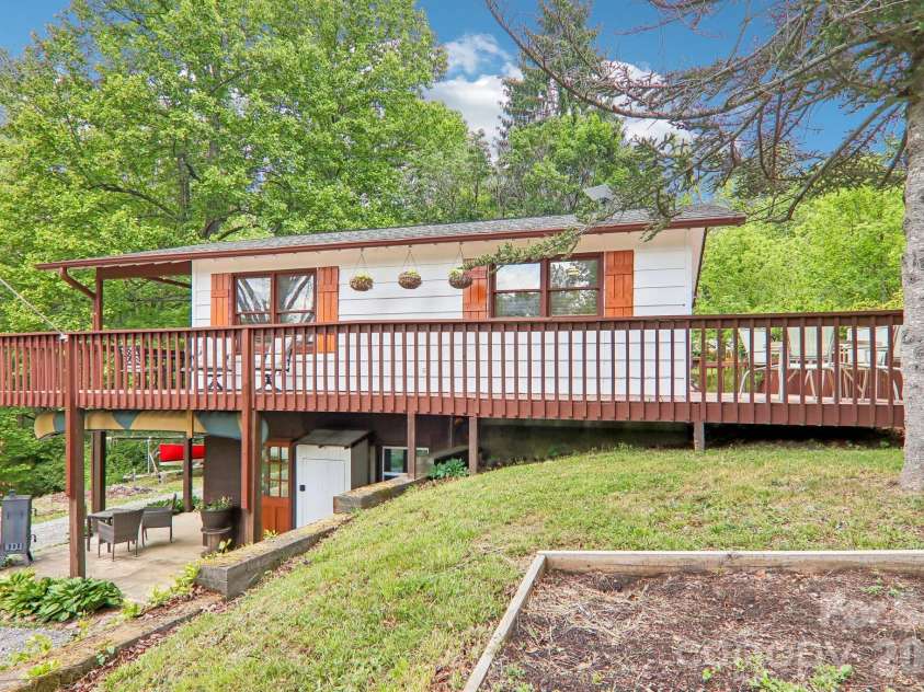 34 Lindsey Hill Lane, Zirconia, NC 28790.  MLS# CAR4376052, YatesRealty ID 20645. 