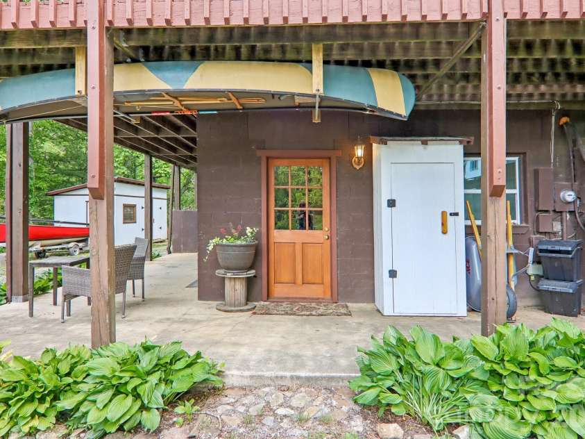 34 Lindsey Hill Lane, Zirconia, NC 28790.  MLS# CAR4376052, YatesRealty ID 20645. 