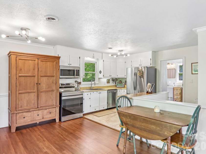 34 Lindsey Hill Lane, Zirconia, NC 28790.  MLS# CAR4376052, YatesRealty ID 20645. 