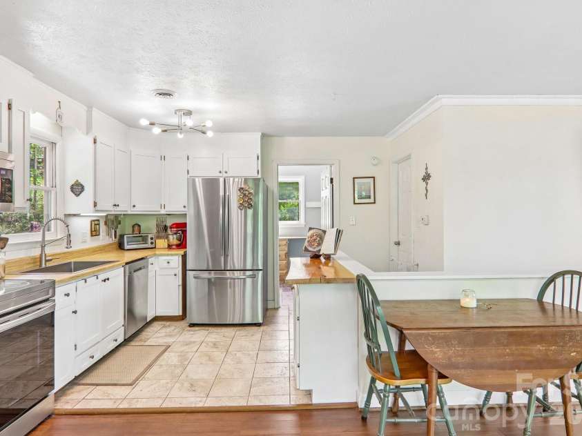 34 Lindsey Hill Lane, Zirconia, NC 28790.  MLS# CAR4376052, YatesRealty ID 20645. 