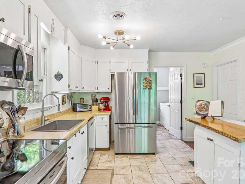 34 Lindsey Hill Lane, Zirconia, NC 28790.  MLS# CAR4376052, YatesRealty ID 20645. 