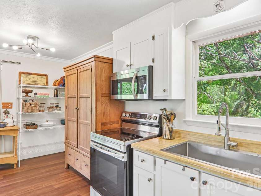 34 Lindsey Hill Lane, Zirconia, NC 28790.  MLS# CAR4376052, YatesRealty ID 20645. 
