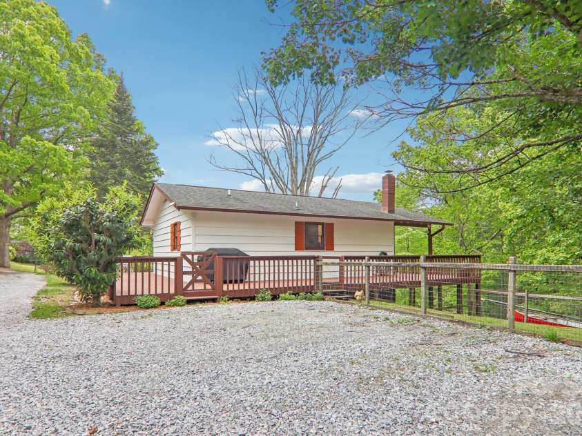 34 Lindsey Hill Lane, Zirconia, NC 28790.  MLS# CAR4376052, YatesRealty ID 20645. 
