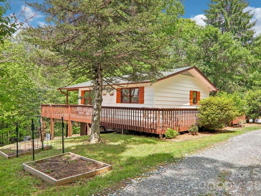 34 Lindsey Hill Lane, Zirconia, NC 28790.  MLS# CAR4376052, YatesRealty ID 20645. 
