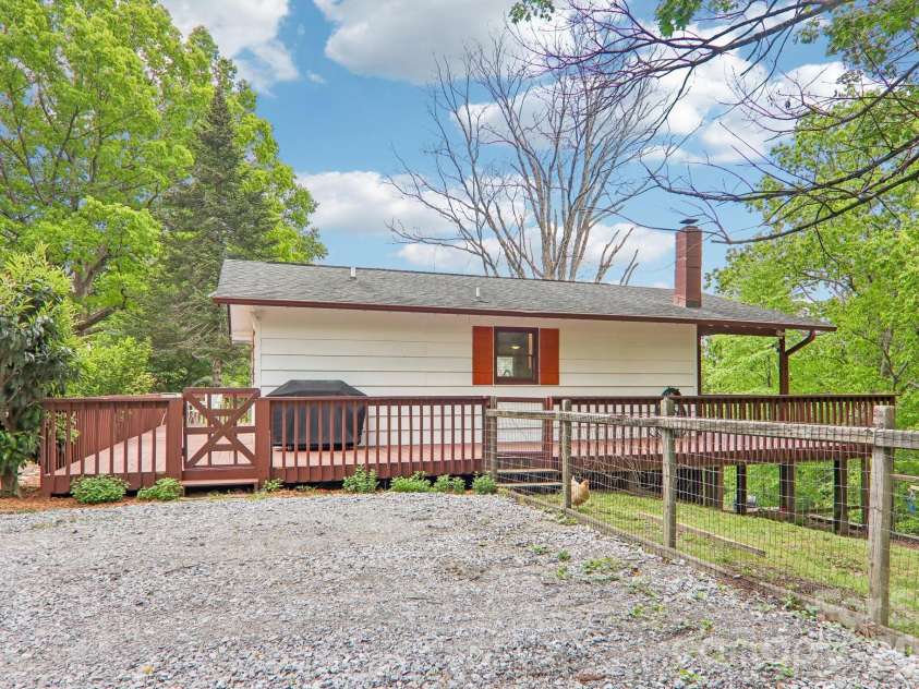 34 Lindsey Hill Lane, Zirconia, NC 28790.  MLS# CAR4376052, YatesRealty ID 20645. 