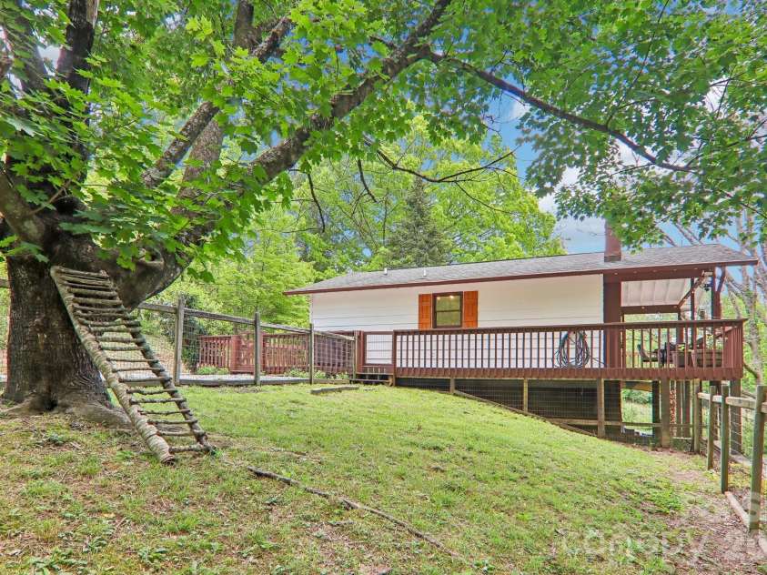 34 Lindsey Hill Lane, Zirconia, NC 28790.  MLS# CAR4376052, YatesRealty ID 20645. 