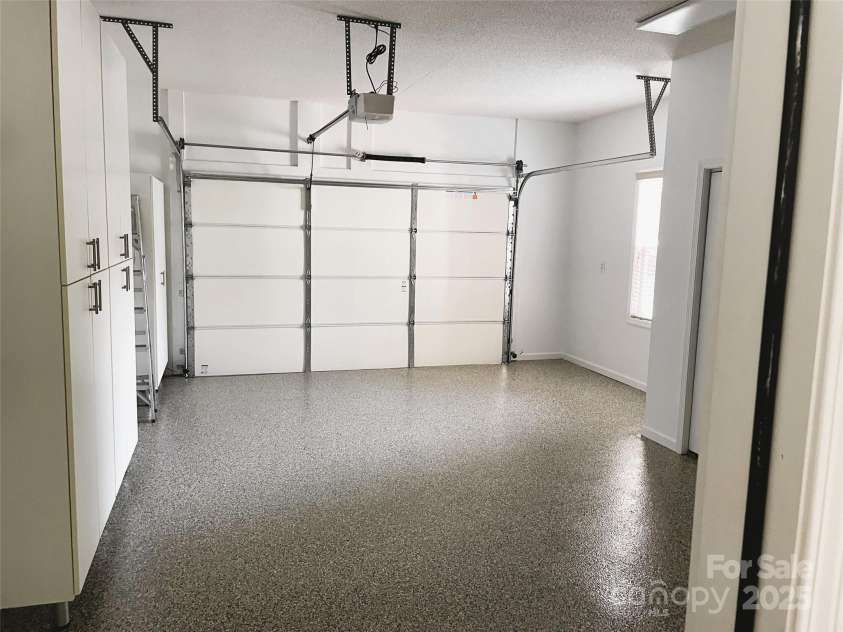 35 Sheffield Place, Brevard, NC 28712.  MLS# CAR4264832, YatesRealty ID 20646. 