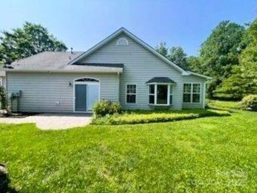 35 Sheffield Place, Brevard, NC 28712.  MLS# CAR4264832, YatesRealty ID 20646. 