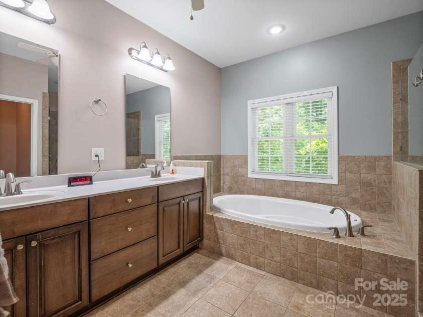 217 Blossom Hill Road, Lincolnton, NC 28092.  MLS# CAR4239929, YatesRealty ID 20648. PRIMARY BATHROOM