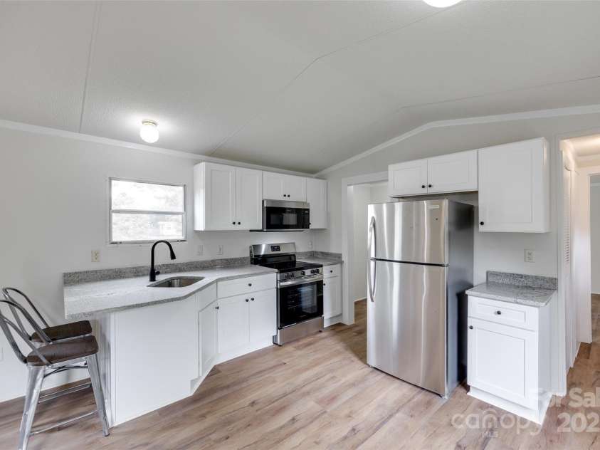 976 Neely Store Road, Rock Hill, SC 29730.  MLS# CAR4266686, YatesRealty ID 20649. 