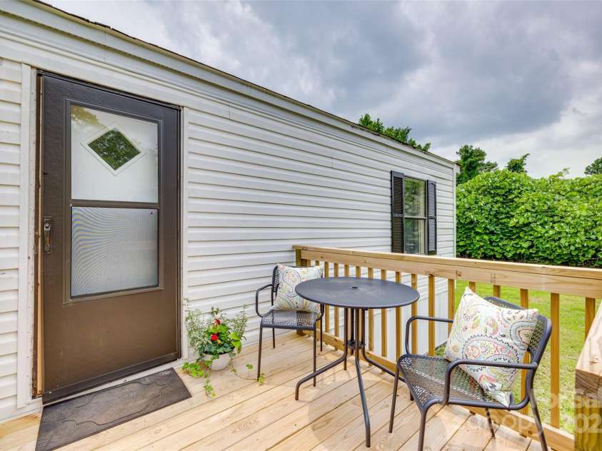 976 Neely Store Road, Rock Hill, SC 29730.  MLS# CAR4266686, YatesRealty ID 20649. A charming front porch.