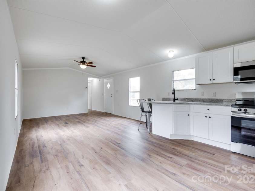976 Neely Store Road, Rock Hill, SC 29730.  MLS# CAR4266686, YatesRealty ID 20649. Dining area.