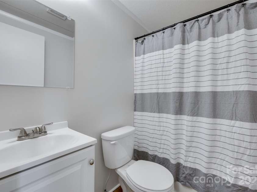 976 Neely Store Road, Rock Hill, SC 29730.  MLS# CAR4266686, YatesRealty ID 20649. Second Full Bathroom