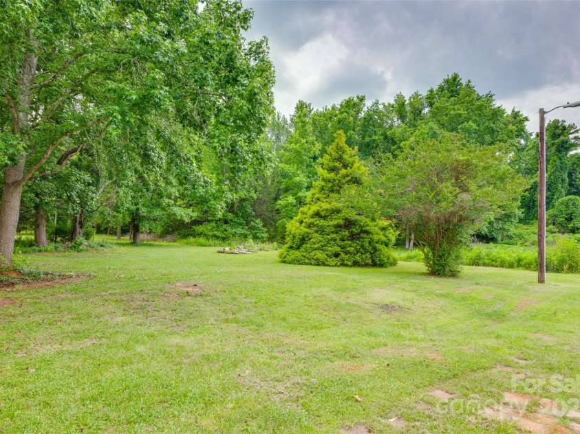 976 Neely Store Road, Rock Hill, SC 29730.  MLS# CAR4266686, YatesRealty ID 20649. Space to enjoy!
