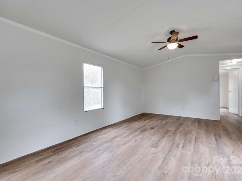 976 Neely Store Road, Rock Hill, SC 29730.  MLS# CAR4266686, YatesRealty ID 20649. Spacious Living Room