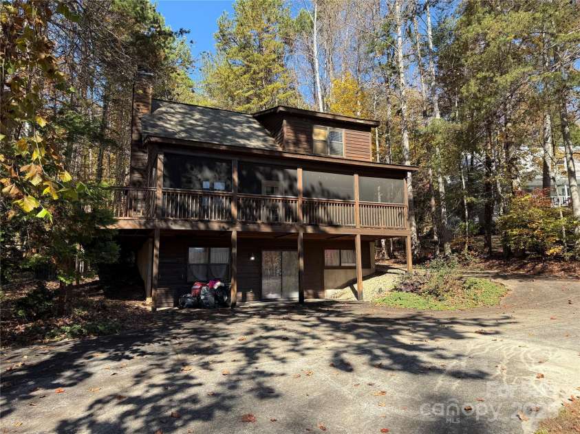 584 Chatuge Village Circle, Hayesville, NC 28904.  MLS# CAR4329037, YatesRealty ID 2065. 