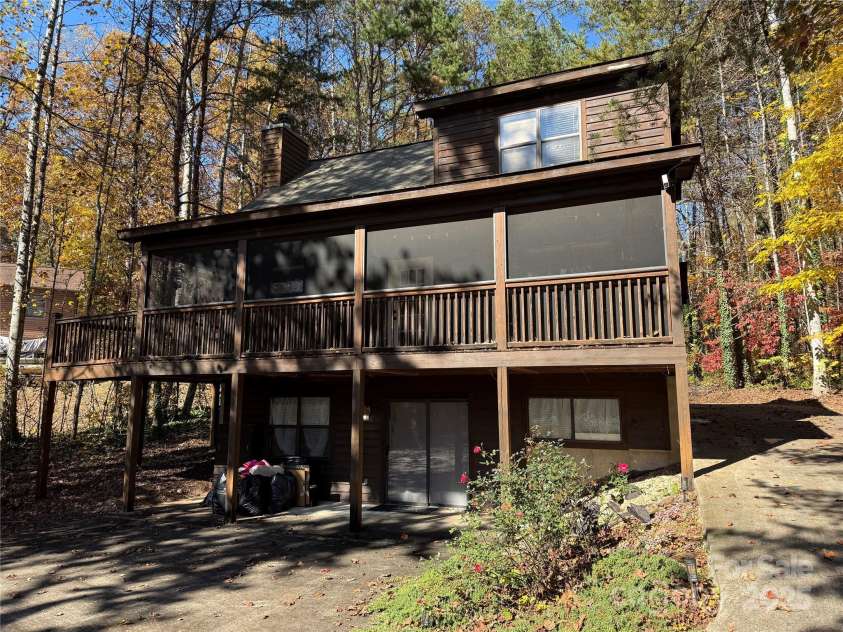 584 Chatuge Village Circle, Hayesville, NC 28904.  MLS# CAR4329037, YatesRealty ID 2065. 