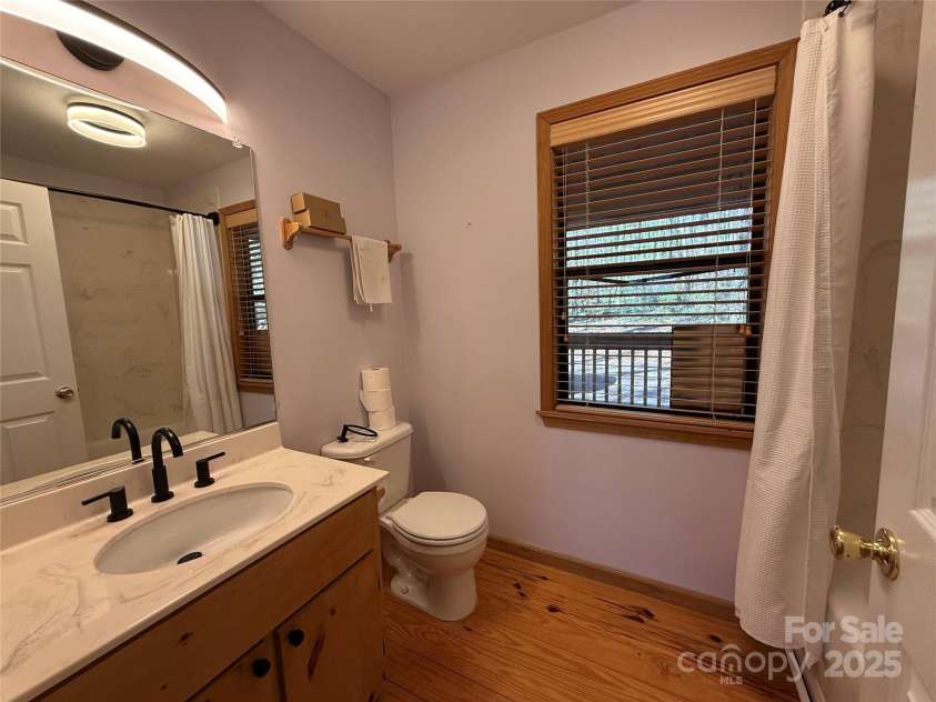 584 Chatuge Village Circle, Hayesville, NC 28904.  MLS# CAR4329037, YatesRealty ID 2065. MAIN LEVEL BATHROOM