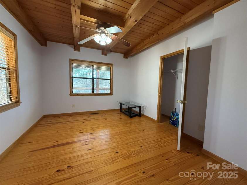 584 Chatuge Village Circle, Hayesville, NC 28904.  MLS# CAR4329037, YatesRealty ID 2065. MAIN LEVEL BEDROOM