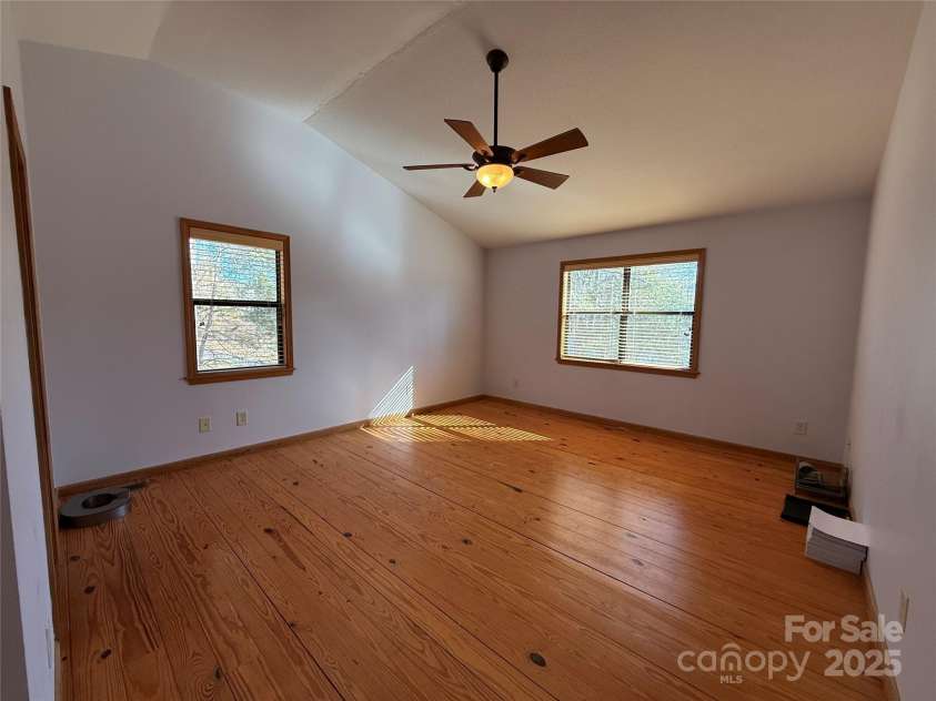 584 Chatuge Village Circle, Hayesville, NC 28904.  MLS# CAR4329037, YatesRealty ID 2065. PRIMARY BEDROOM ON UPPER LEVEL