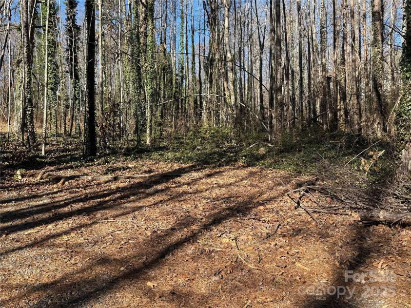 584 Chatuge Village Circle, Hayesville, NC 28904.  MLS# CAR4329037, YatesRealty ID 2065. READ OF PROPERTY