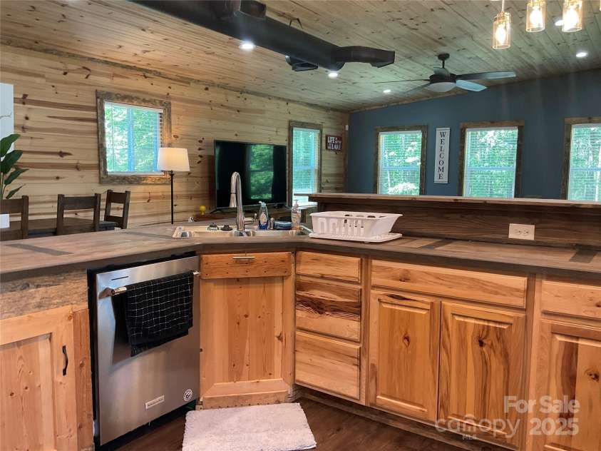 676 Port Bass Drive, Fair Play, SC 29643.  MLS# CAR4247784, YatesRealty ID 20650. 