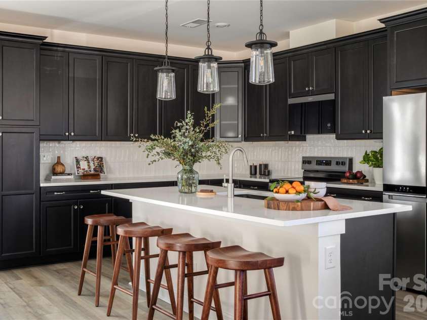 1008 Cobalt Drive, Tega Cay, SC 29708.  MLS# CAR4380537, YatesRealty ID 20653. Kitchen Island