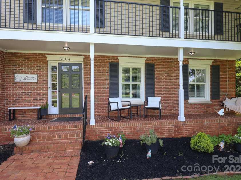 3604 Golfview Drive, Gastonia, NC 28056.  MLS# CAR4269385, YatesRealty ID 20653. 