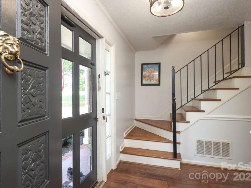 3604 Golfview Drive, Gastonia, NC 28056.  MLS# CAR4269385, YatesRealty ID 20653. 