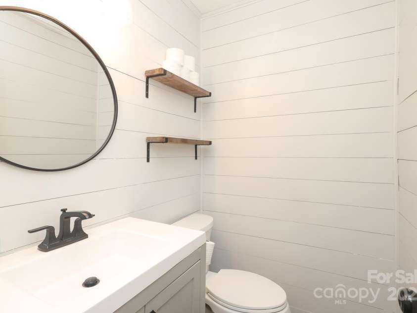 3604 Golfview Drive, Gastonia, NC 28056.  MLS# CAR4269385, YatesRealty ID 20653. 