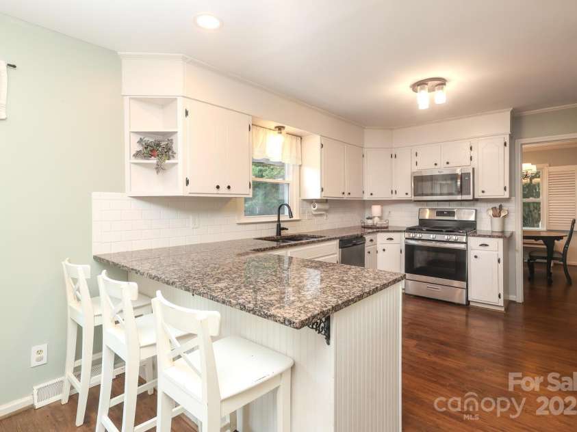 3604 Golfview Drive, Gastonia, NC 28056.  MLS# CAR4269385, YatesRealty ID 20653. 