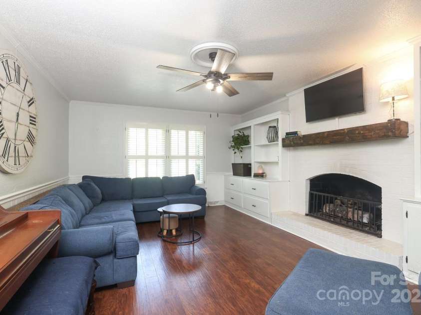 3604 Golfview Drive, Gastonia, NC 28056.  MLS# CAR4269385, YatesRealty ID 20653. 