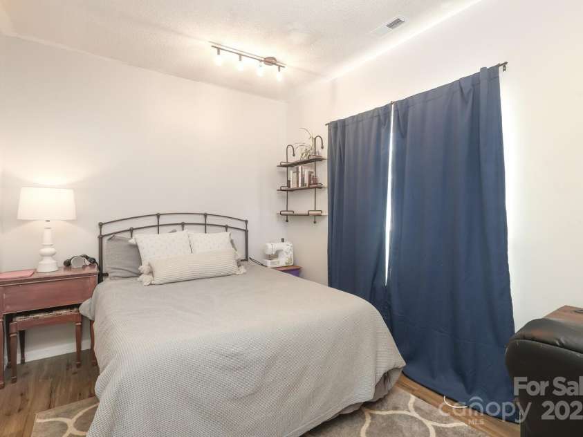 3604 Golfview Drive, Gastonia, NC 28056.  MLS# CAR4269385, YatesRealty ID 20653. 