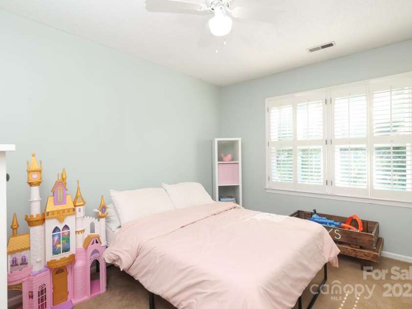 3604 Golfview Drive, Gastonia, NC 28056.  MLS# CAR4269385, YatesRealty ID 20653. 