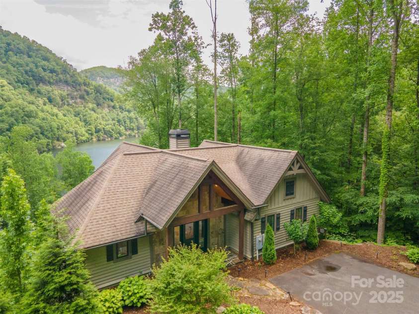 75 Indigo Bunting Court, Tuckasegee, NC 28783.  MLS# CAR4264304, YatesRealty ID 20654. 