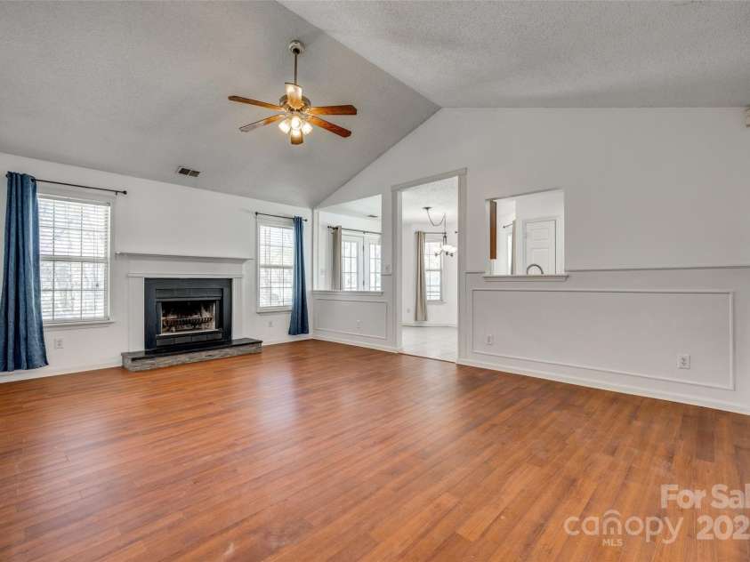 11000 White Stag Drive, Charlotte, NC 28269.  MLS# CAR4230714, YatesRealty ID 20655. 